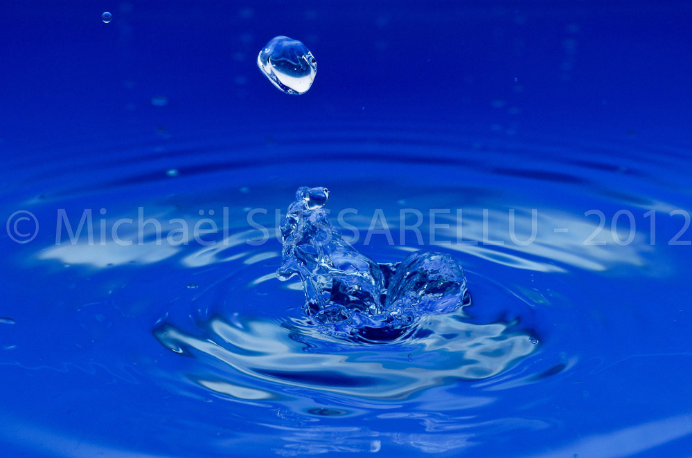 Photographie - Macro - Goutte d'eau - Collision de goutte - Water drop - Water collision - Water sculpture (377)