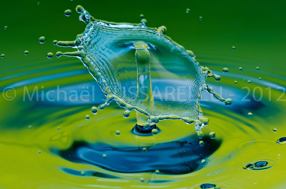 Photographie - Macro - Goutte d'eau - Collision de goutte - Water drop - Water collision - Water sculpture (395)